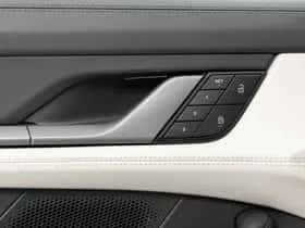 Porsche Taycan (2024) thumbnail 22