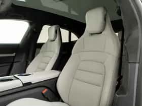 Porsche Taycan (2024) thumbnail 4