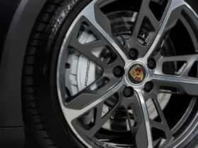 Porsche Taycan (2024) thumbnail 49