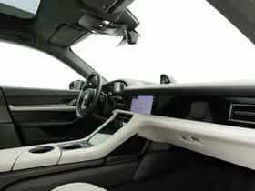 Porsche Taycan (2024) thumbnail 7