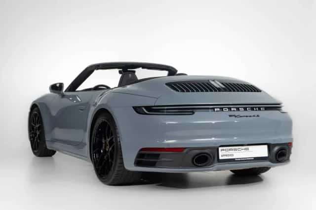 Porsche 911 (2024) thumbnail 2