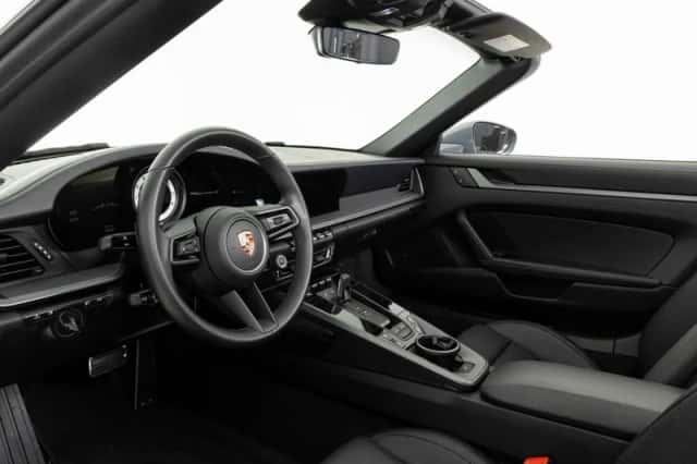 Porsche 911 (2024) thumbnail 3