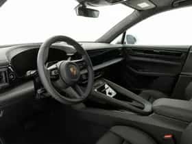 Porsche Macan (2026) thumbnail 3