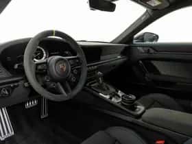Porsche 911 (2025) thumbnail 4