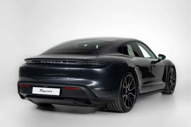 Porsche Taycan (2025) thumbnail 2