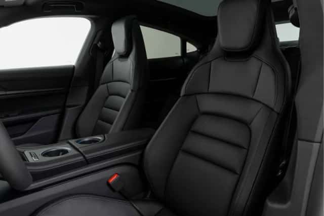 Porsche Taycan (2025) thumbnail 4