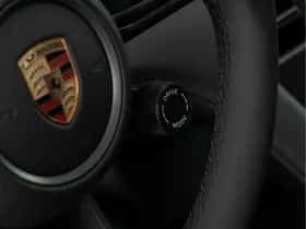 Porsche Taycan (2025) thumbnail 36