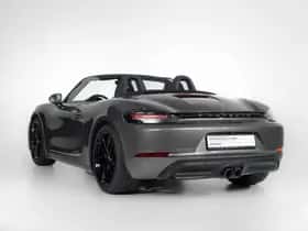 Porsche 718 (2024) thumbnail 2