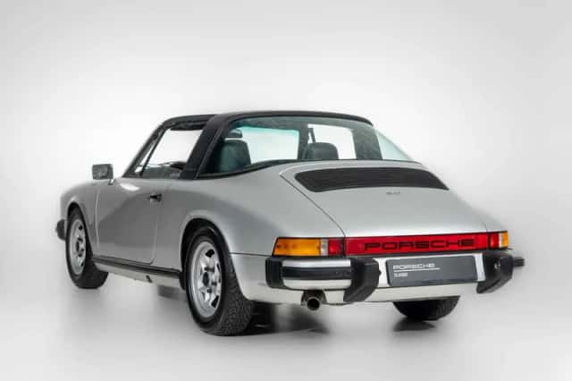 Porsche 911 (1975) thumbnail 2
