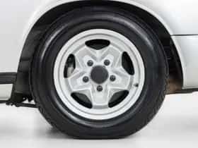 Porsche 911 (1975) thumbnail 49