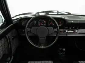 Porsche 911 (1975) thumbnail 8