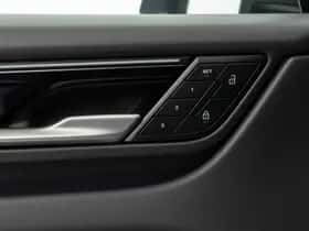 Porsche Macan (2026) thumbnail 34