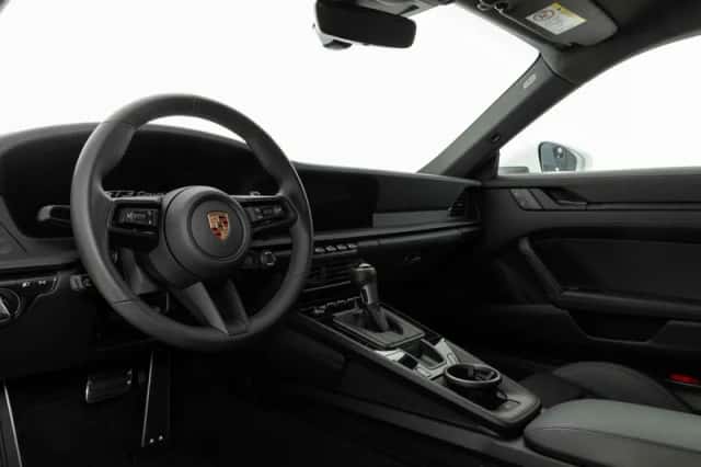 Porsche 911 (2025) thumbnail 3