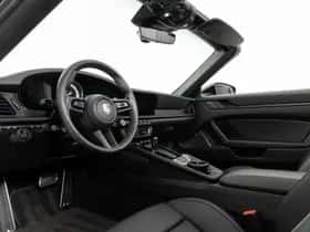 Porsche 911 (2022) thumbnail 3