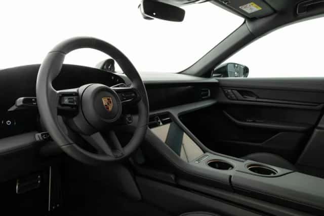 Porsche Taycan (2026) thumbnail 3