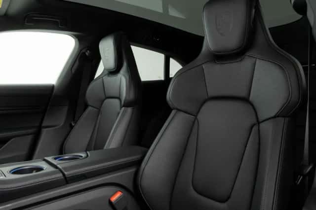 Porsche Taycan (2026) thumbnail 4
