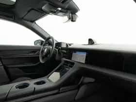 Porsche Taycan (2026) thumbnail 7
