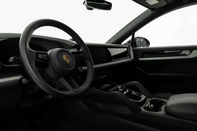 Porsche Cayenne (2024) thumbnail 3