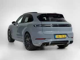 Porsche Cayenne (2025) thumbnail 2