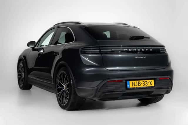 Porsche Macan (2025) thumbnail 2