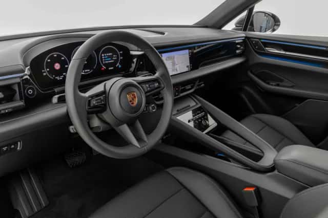Porsche Macan (2025) thumbnail 3
