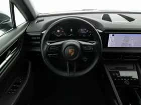 Porsche Macan (2025) thumbnail 9