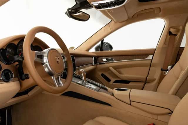 Porsche Panamera (2012) thumbnail 3
