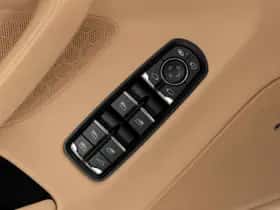 Porsche Panamera (2012) thumbnail 44