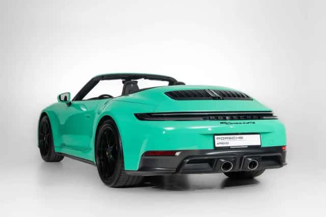 Porsche 911 (2025) thumbnail 2