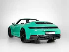 Porsche 911 (2025) thumbnail 2