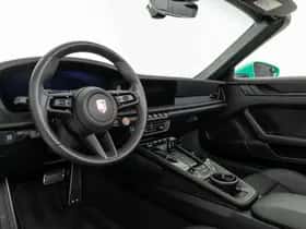 Porsche 911 (2025) thumbnail 3