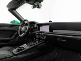 Porsche 911 (2025) thumbnail 7