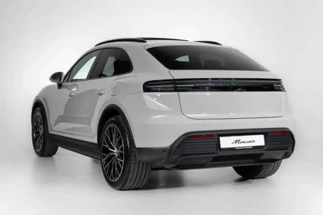 Porsche Macan (2026) thumbnail 2