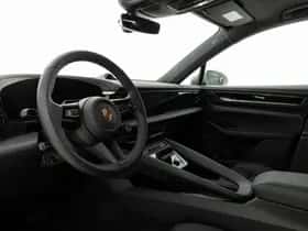 Porsche Macan (2026) thumbnail 3