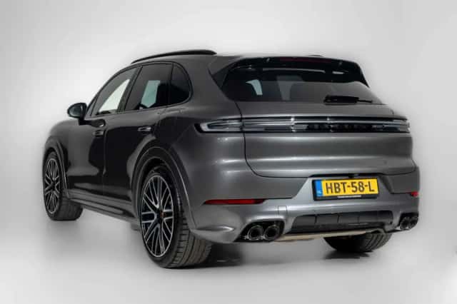 Porsche Cayenne (2025) thumbnail 2
