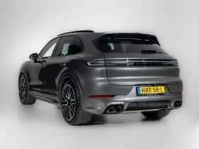 Porsche Cayenne (2025) thumbnail 2
