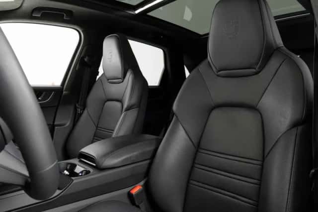 Porsche Cayenne (2025) thumbnail 4