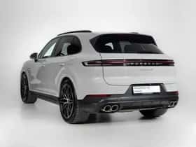 Porsche Cayenne (2024) thumbnail 2