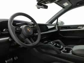 Porsche Cayenne (2024) thumbnail 3