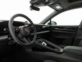 Porsche Macan (2026) thumbnail 3