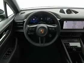 Porsche Macan (2026) thumbnail 9