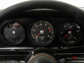 Porsche 911 (1971) thumbnail 9