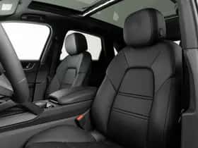 Porsche Cayenne (2025) thumbnail 4
