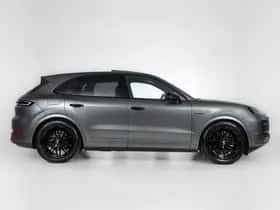 Porsche Cayenne (2025) thumbnail 10