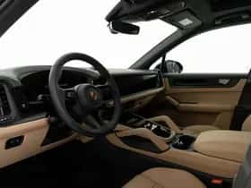 Porsche Cayenne (2026) thumbnail 3
