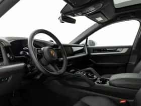 Porsche Cayenne (2024) thumbnail 3