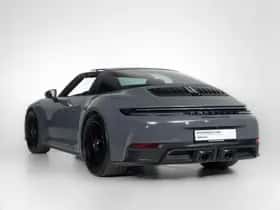 Porsche 911 (2024) thumbnail 2
