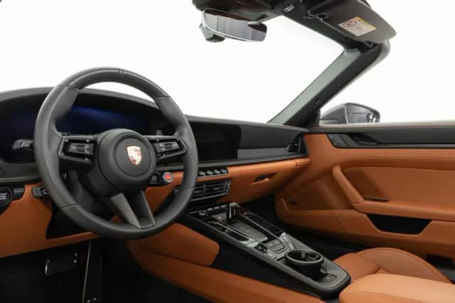 Porsche 911 (2024) thumbnail 3