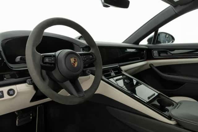 Porsche Panamera (2024) thumbnail 3