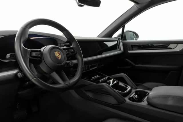 Porsche Cayenne (2024) thumbnail 3